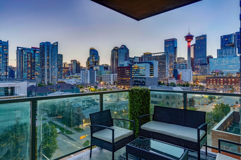 Bright 2 Bedroom Condo in the Heart of Downtown