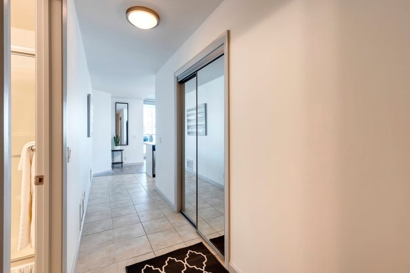 Bright 2 Bedroom Condo in the Heart of Downtown
